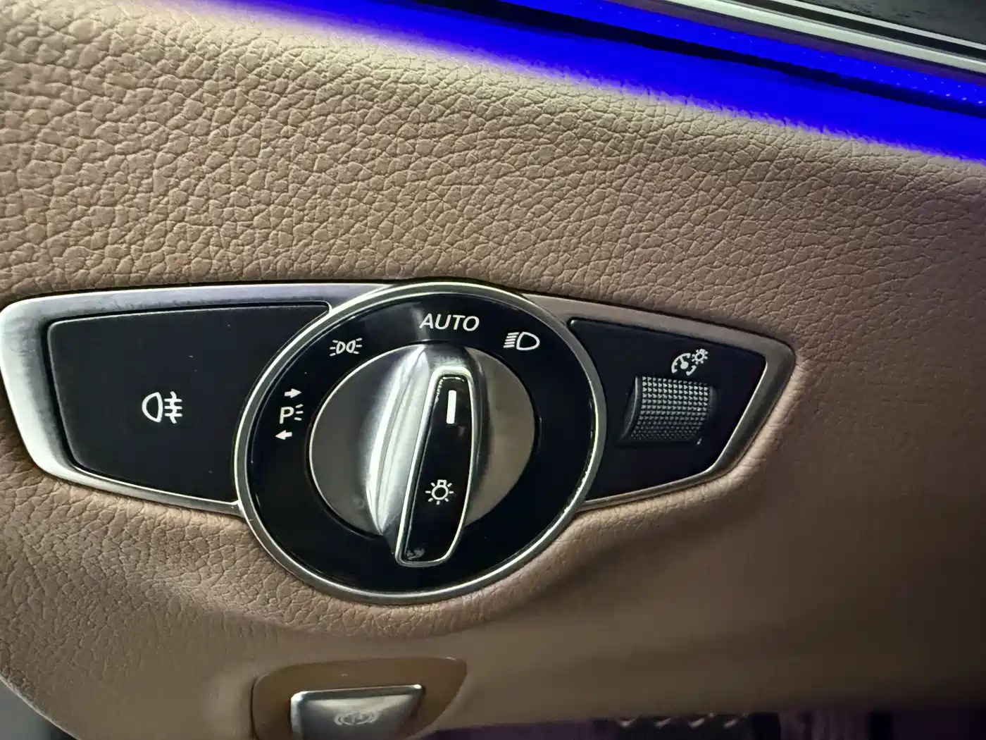 Mercedes-Benz E-Class 2020 E 260 L фото 18