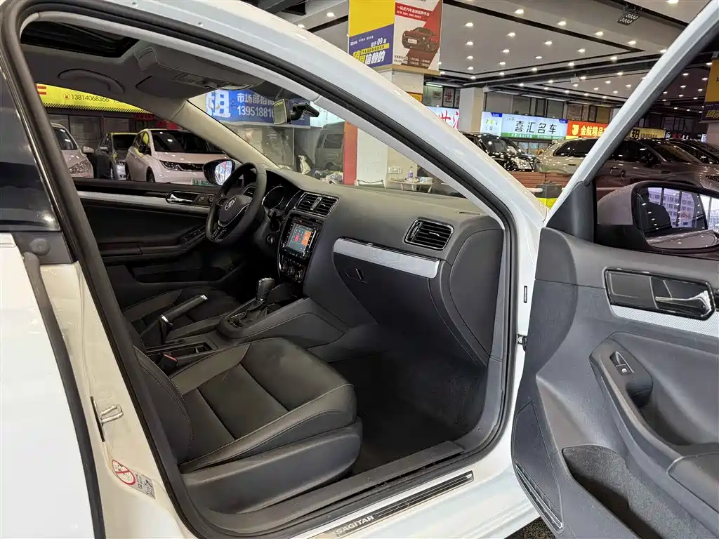 Volkswagen Sagitar 2015 230TSI Automatic Comfort фото 6