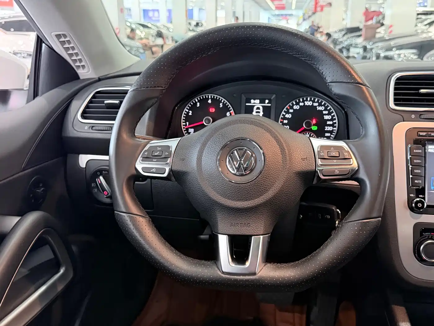 Volkswagen Scirocco 2011 1.4TSI Comfort фото 15