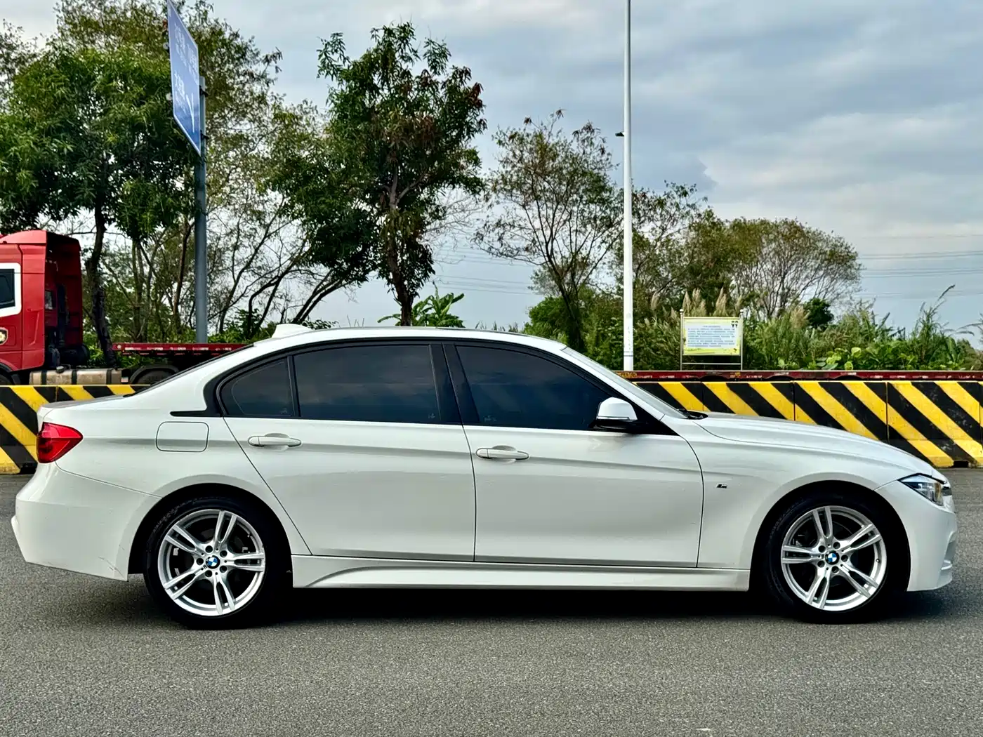 BMW 3 Series 2017 320Li M Sport фото 16