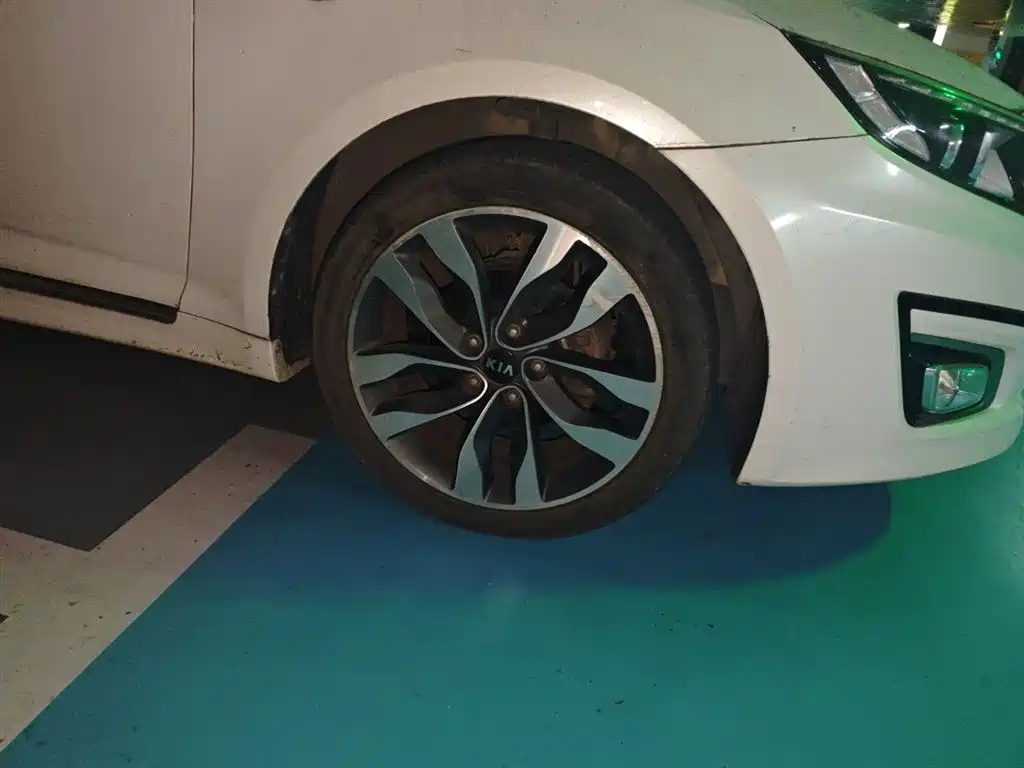 Kia K5 2015 2.0L Automatic LUX фото 26
