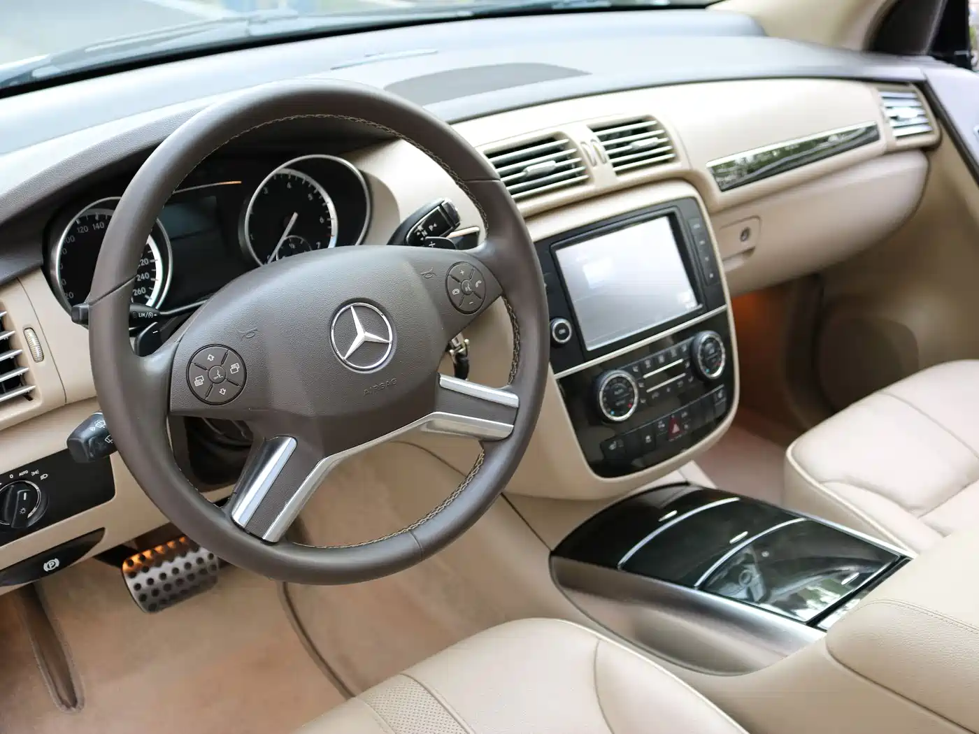 Mercedes-Benz R-Class 2017 R 320 4MATIC Business Collector's Edition фото 12