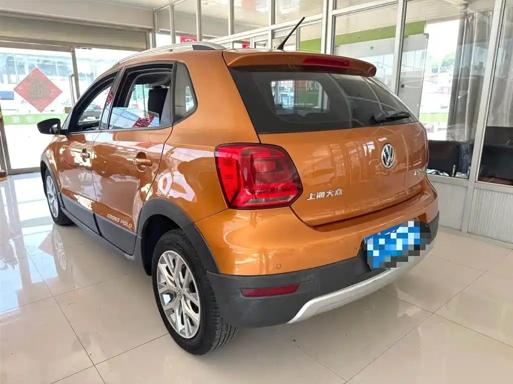 Volkswagen Polo 2014 1.6L Cross Polo Automatic фото 4