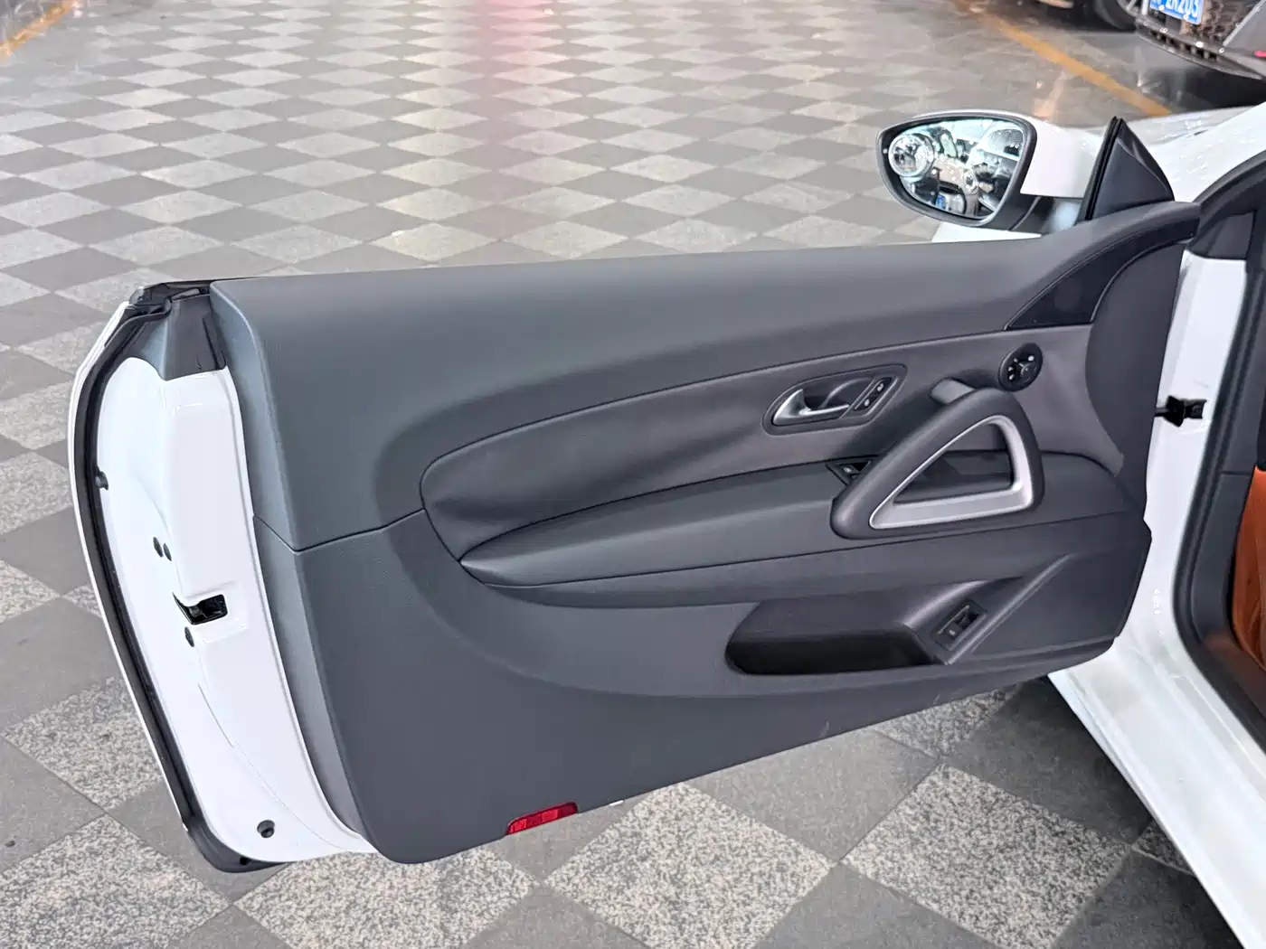 Volkswagen Scirocco 2011 1.4TSI Comfort фото 11