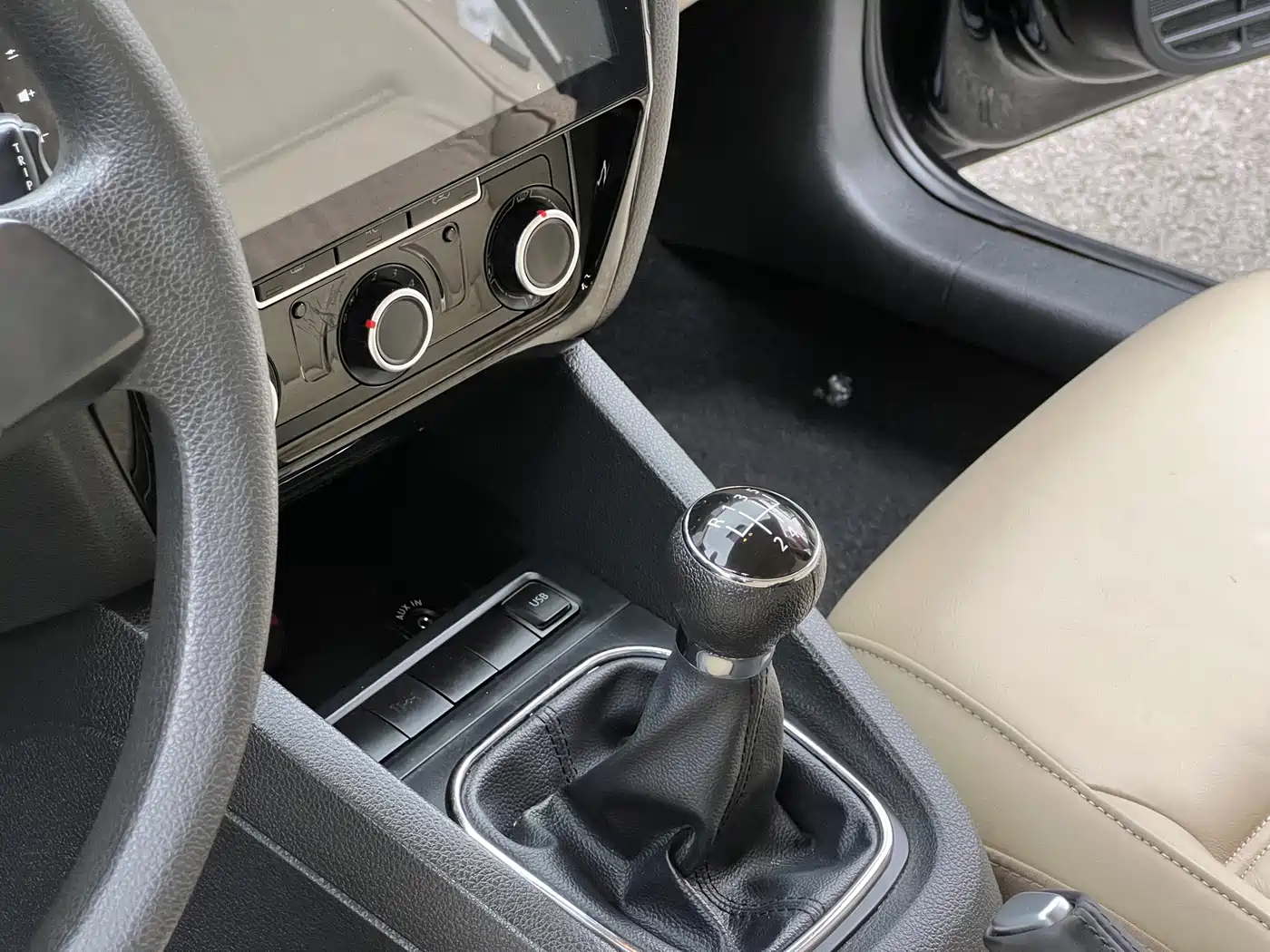 Volkswagen Sagitar 2012 Model 1.6L Manual Comfort фото 7