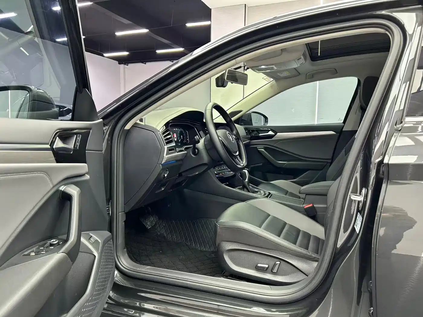 Volkswagen Sagitar 2022 280TSI DSG Surpassing Edition фото 9