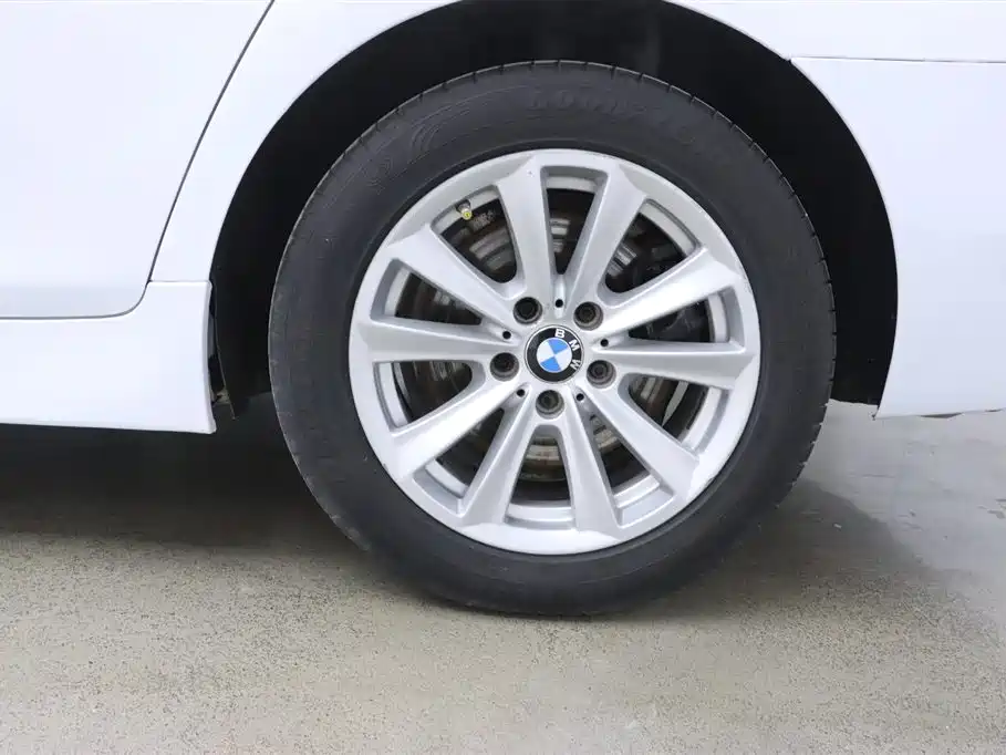 BMW 5 Series 2014 520Li Elegance фото 33