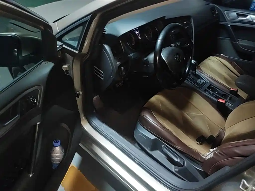 Volkswagen Golf 2014 1.6L Automatic Comfort фото 16