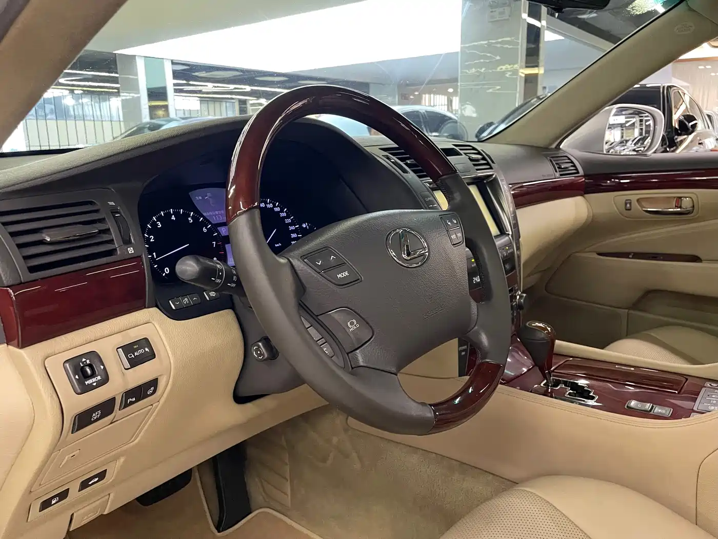 Lexus LS 2006 460L фото 16
