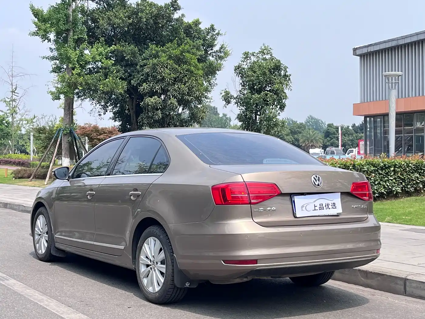 Volkswagen Sagitar 2015 1.6L Automatic Comfort фото 16