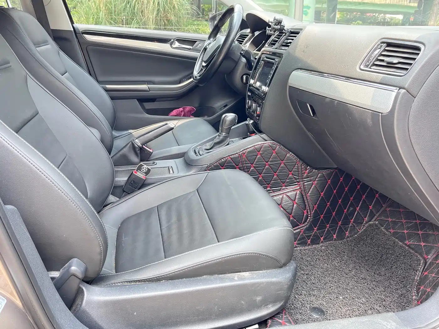 Volkswagen Sagitar 2015 1.6L Automatic Comfort фото 11