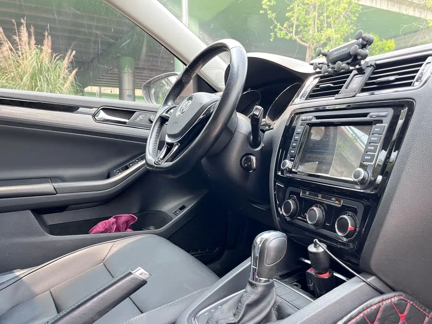 Volkswagen Sagitar 2015 1.6L Automatic Comfort фото 12