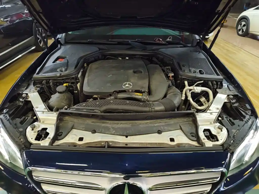 Photo 20 - Mercedes-Benz E-Class