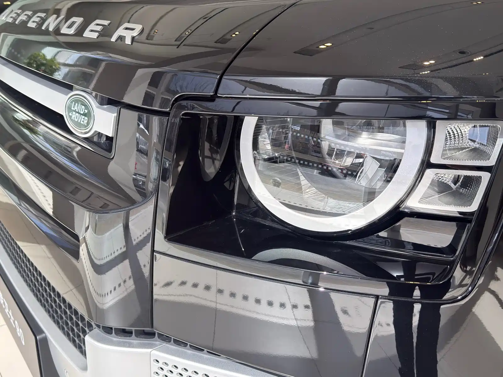 Photo 7 - Land Rover Defender