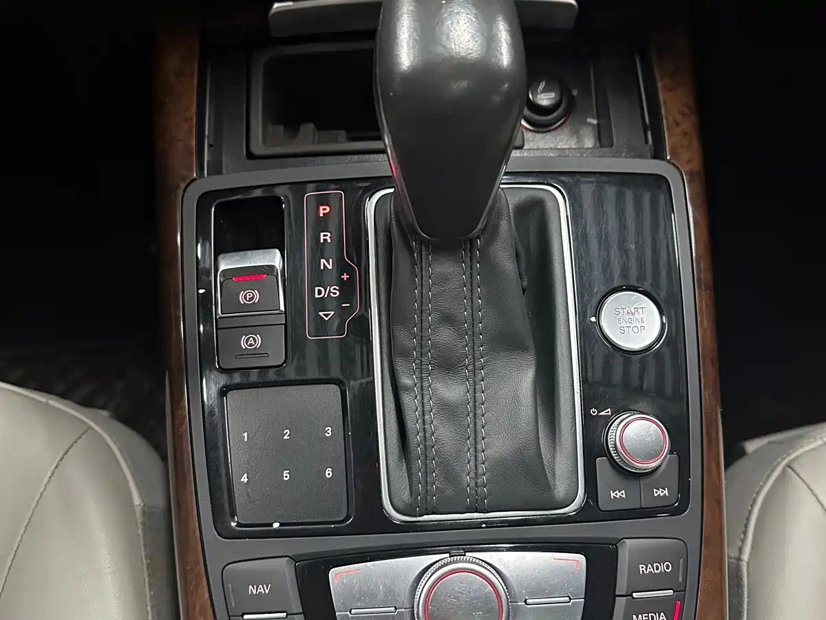 Фото 9 - Audi A6L