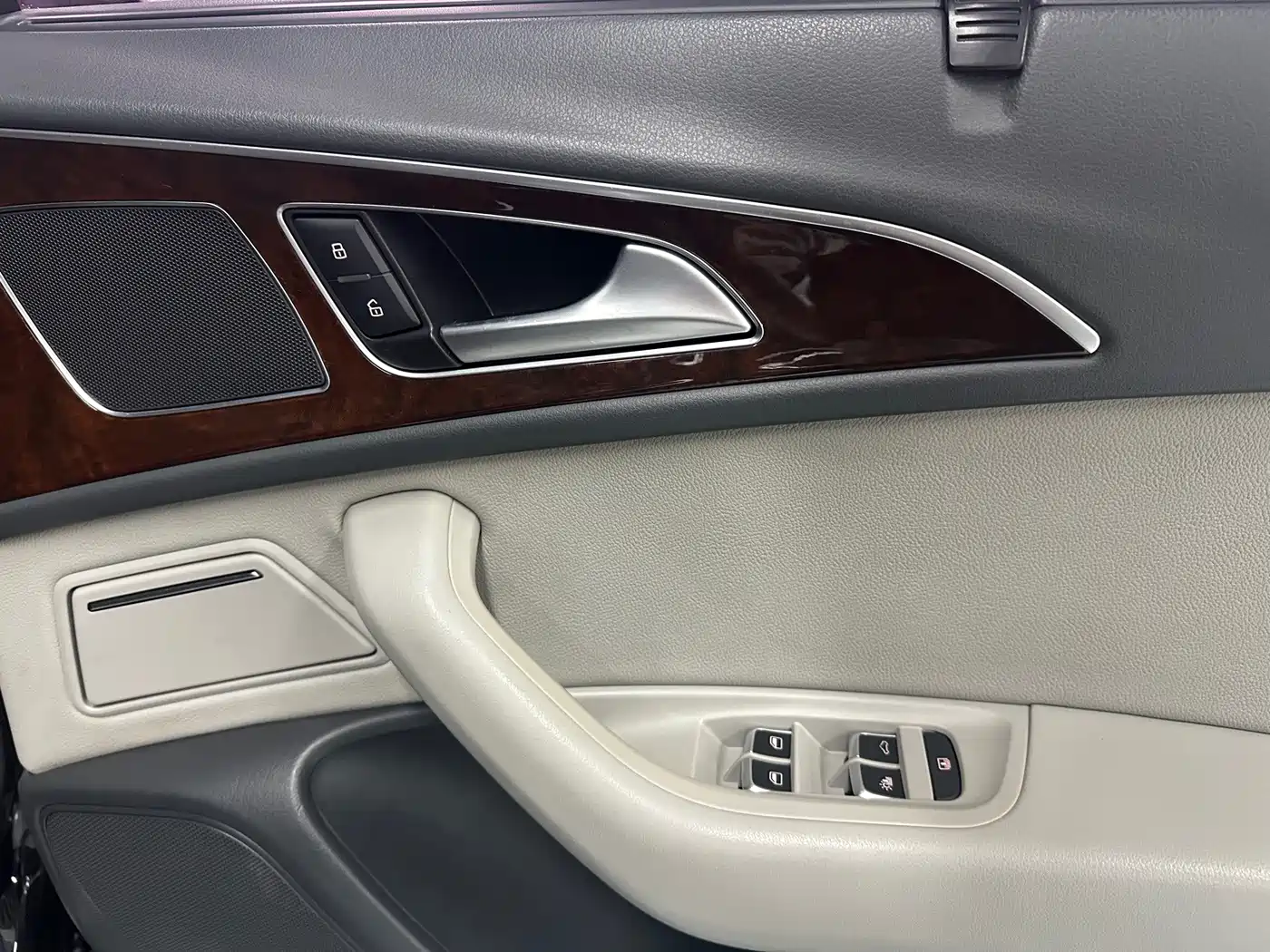 Фото 6 - Audi A6L