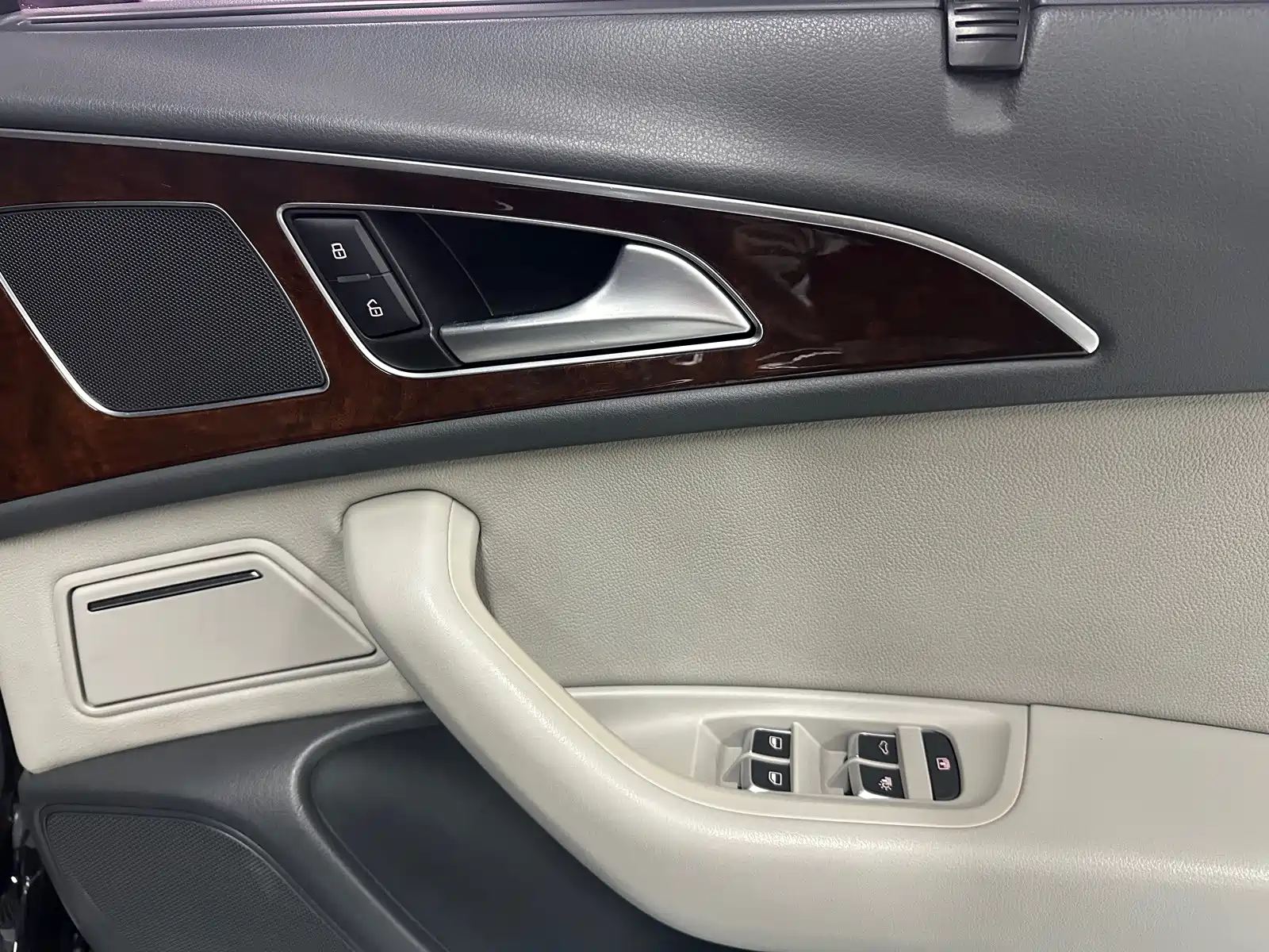 Photo 6 - Audi A6L