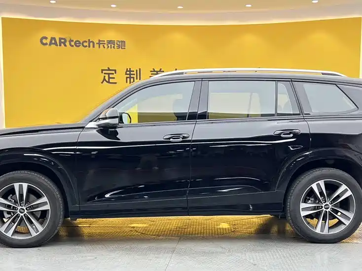 Photo 3 - Audi Q6