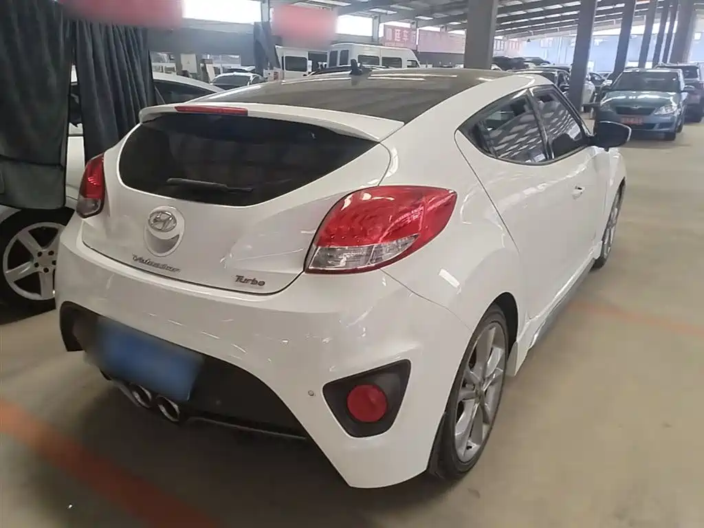 Hyundai Veloster 2015 1.6T Automatic Luxury Edition фото 7