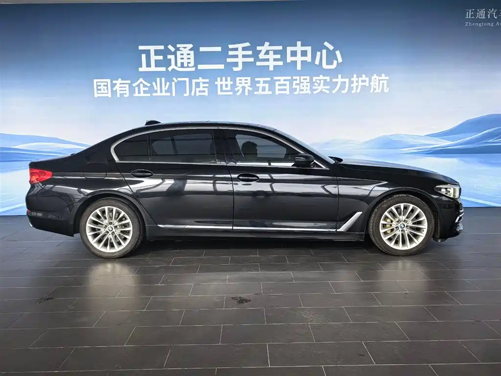 Photo 5 - BMW 5 Series