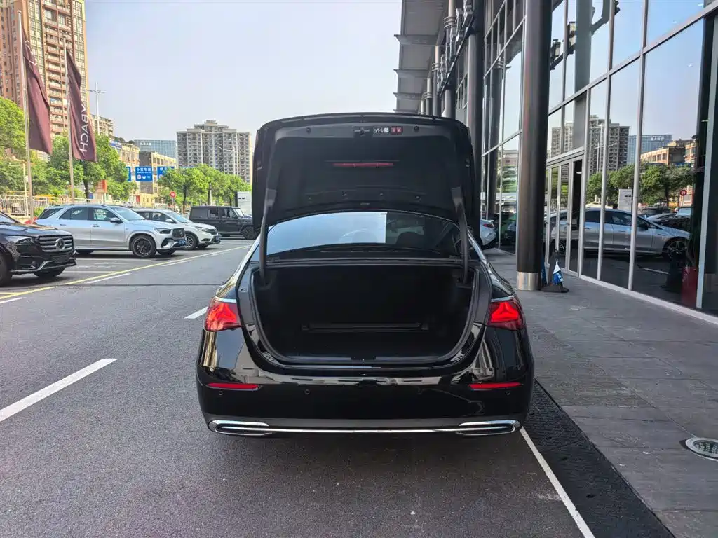 Mercedes-Benz E-Class 2026 2026 E 300 L Luxury