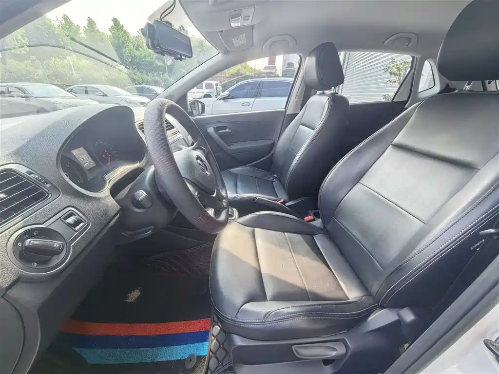 Volkswagen Polo 2018 1.5L Auto Safe Drive фото 13