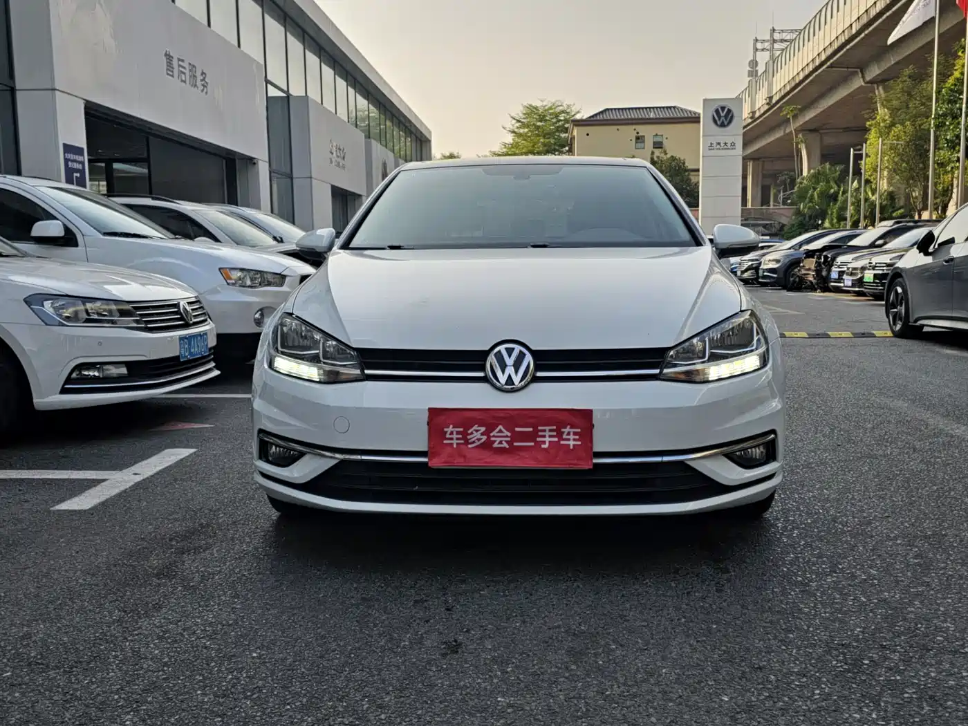 Volkswagen Golf 2020 280TSI DSG Comfort фото 2