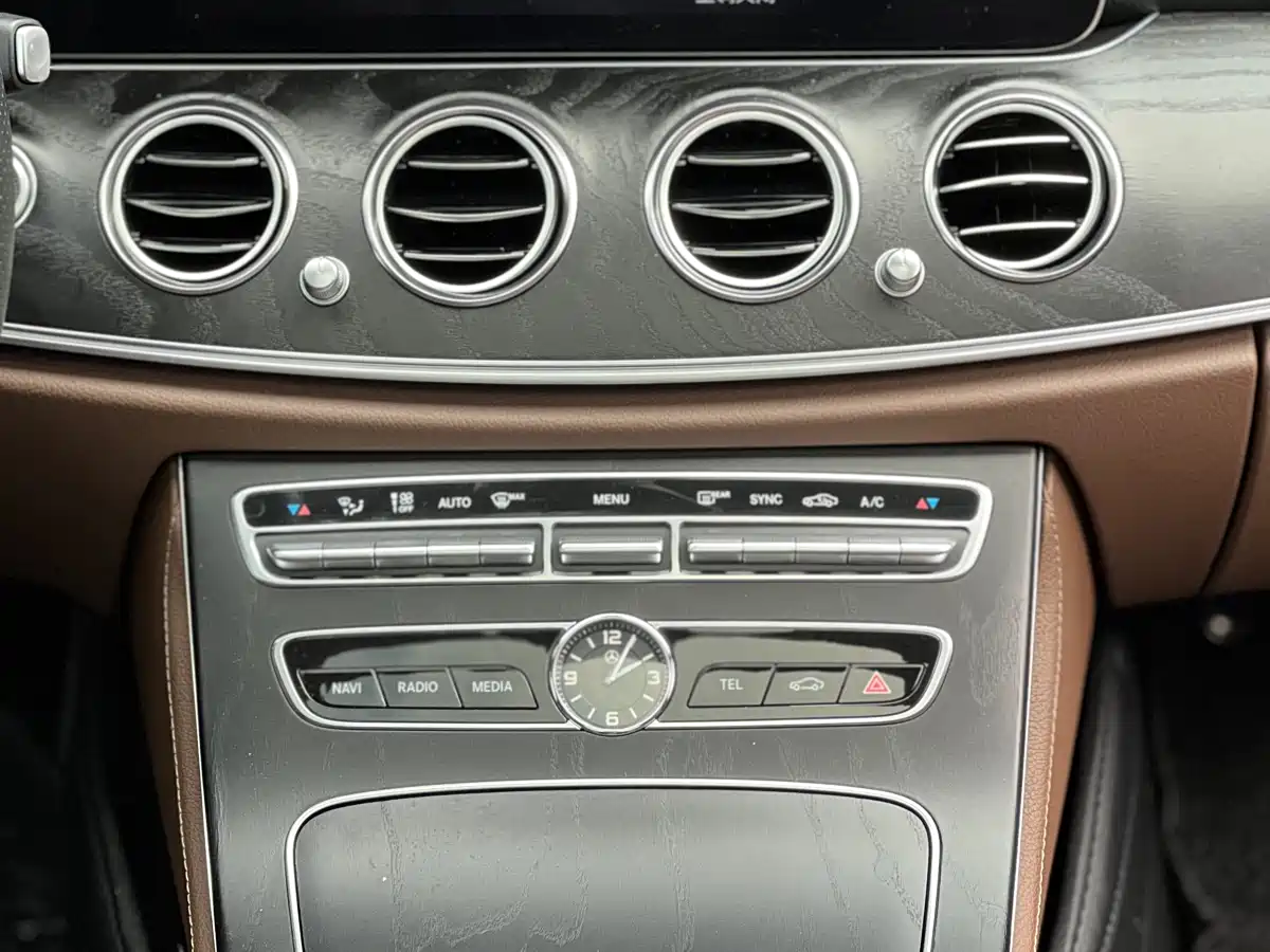 Mercedes-Benz E-Class 2019 E 300 L Sport Fashion фото 18
