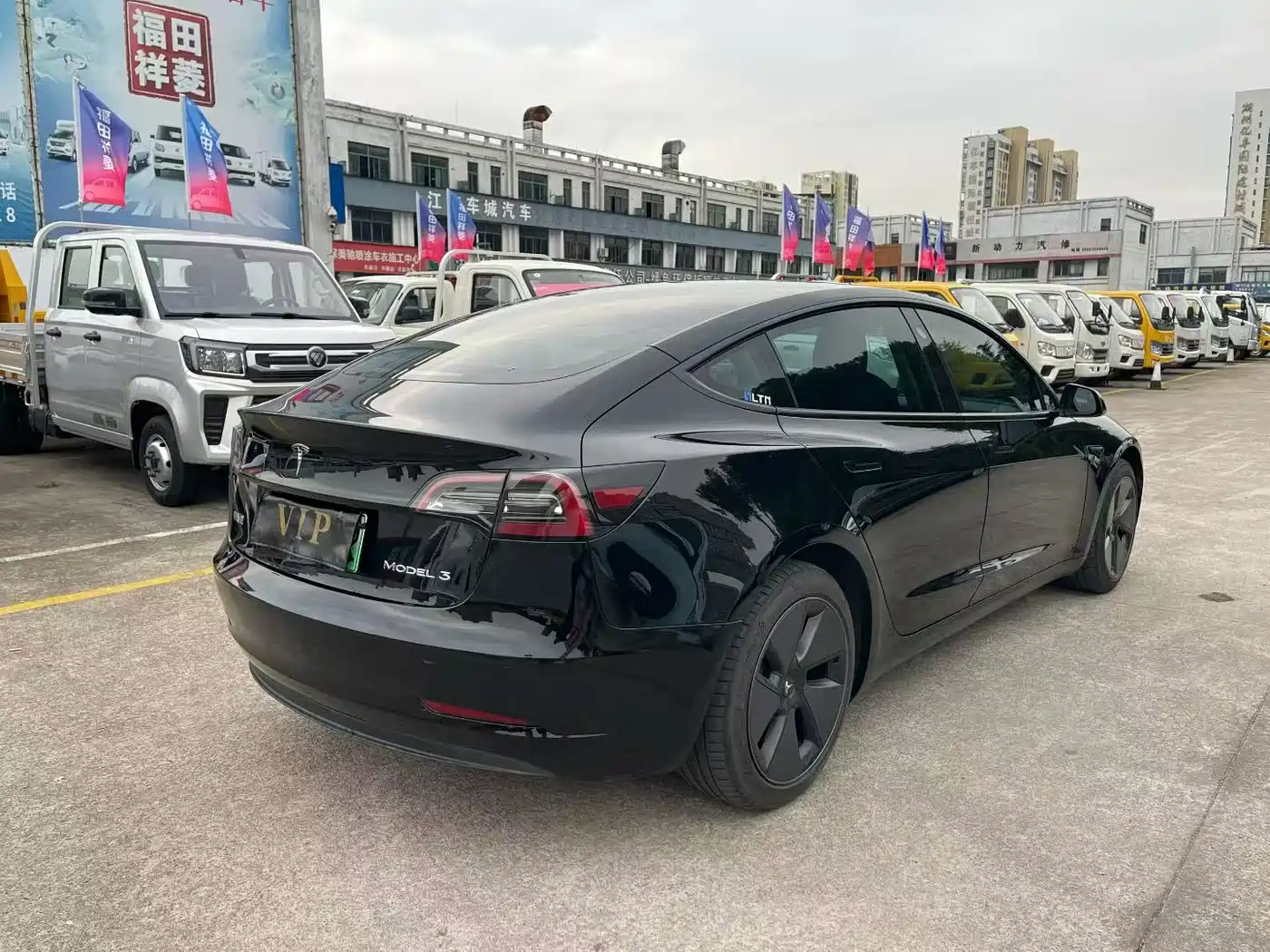 TESLA MODEL 3