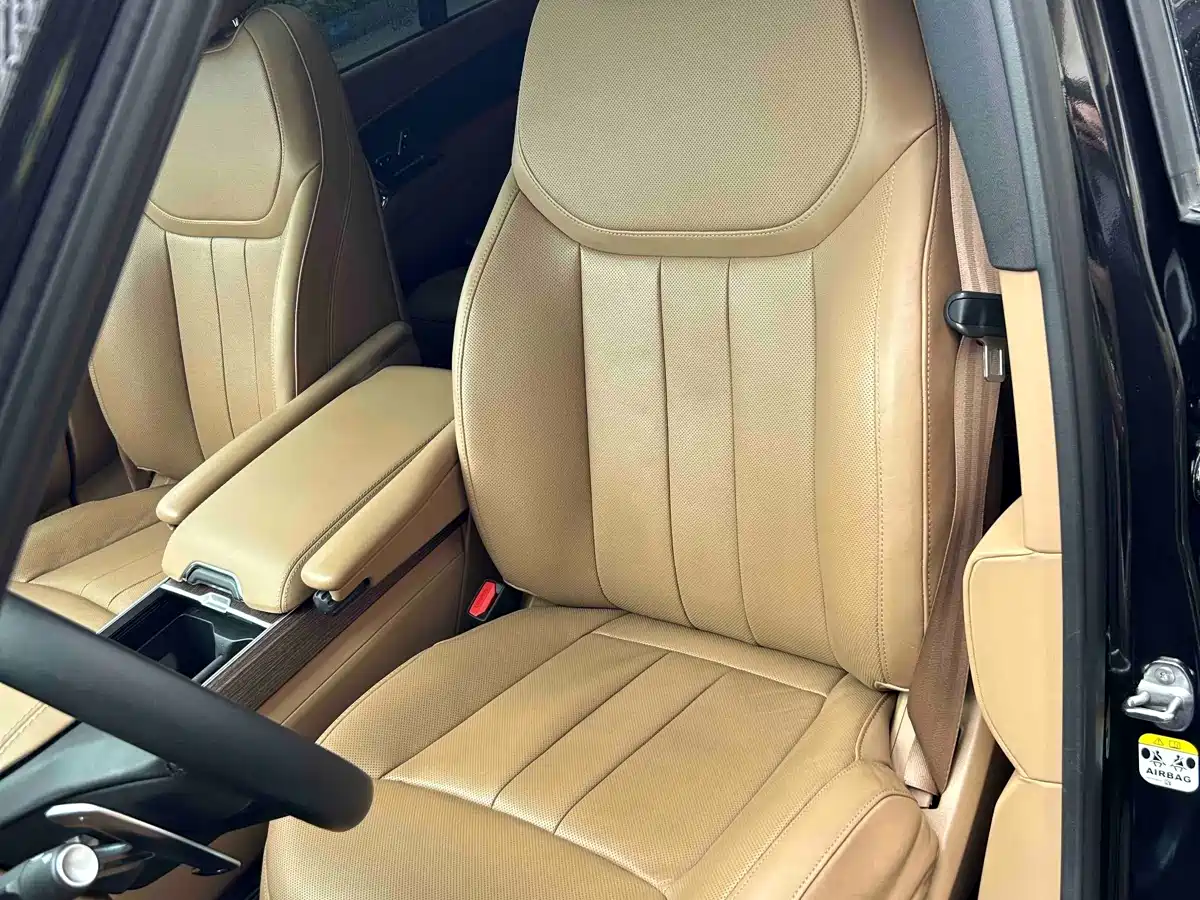 Land Rover Range Rover 2023 3.0 L6 400PS Golden Age 7-Seater Long Wheelbase фото 9