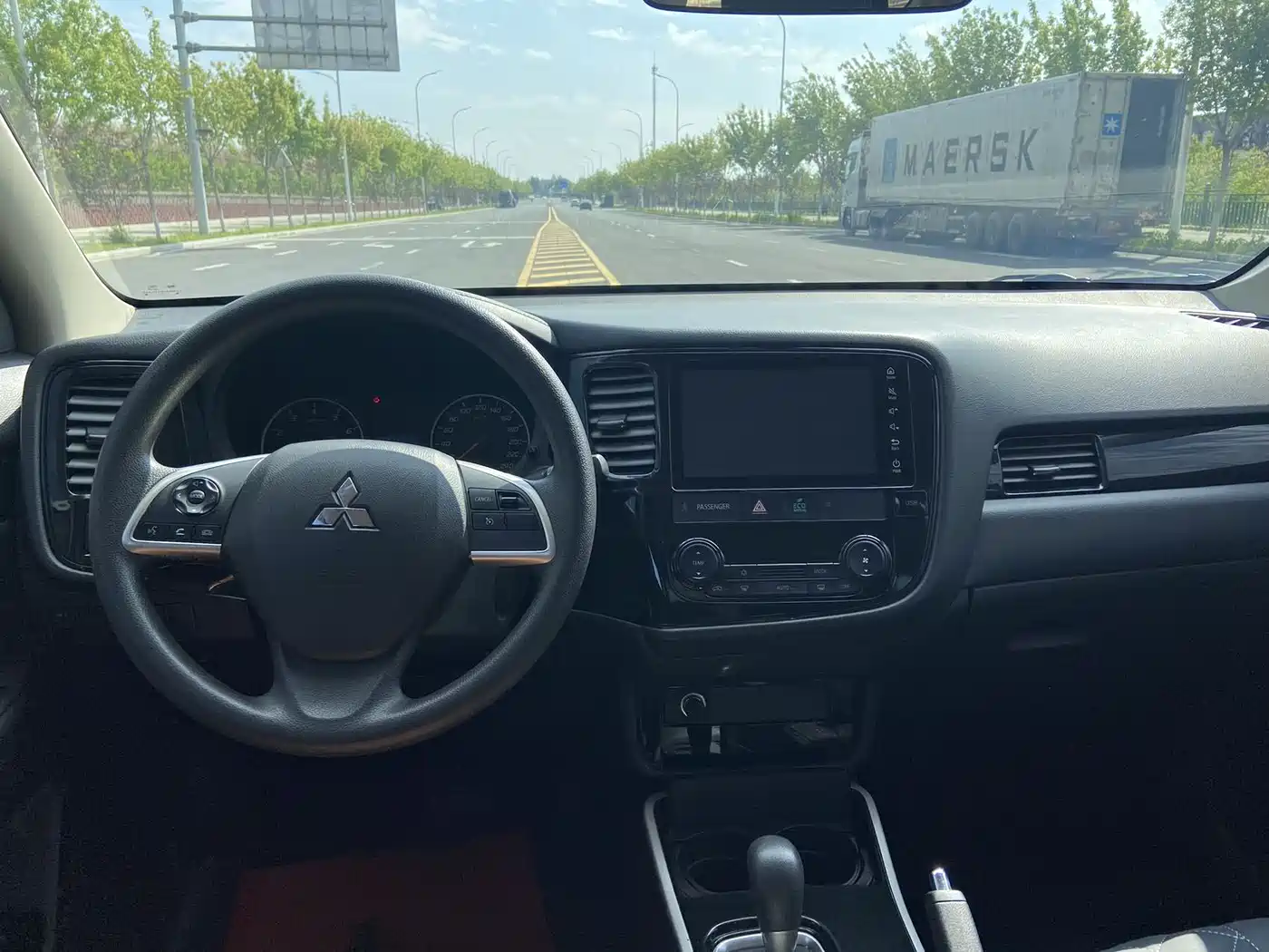 MITSUBISHI OUTLANDER
