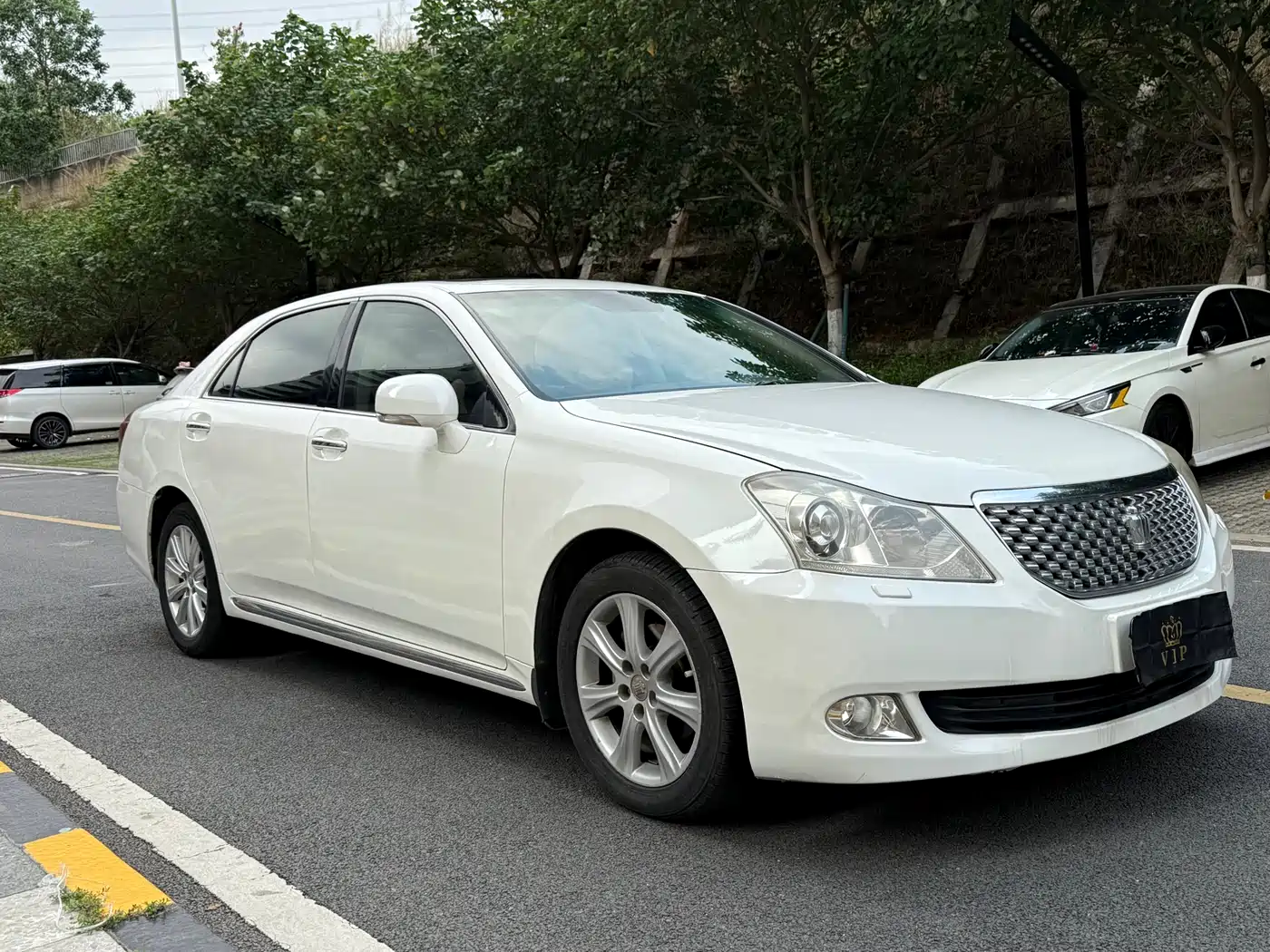 Toyota Crown 2010 3.0L Royal Saloon фото 3