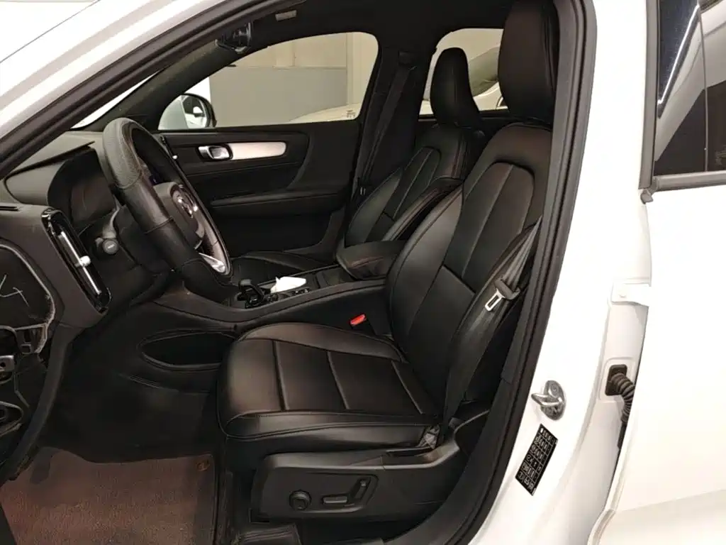 Фото 15 - Volvo XC40