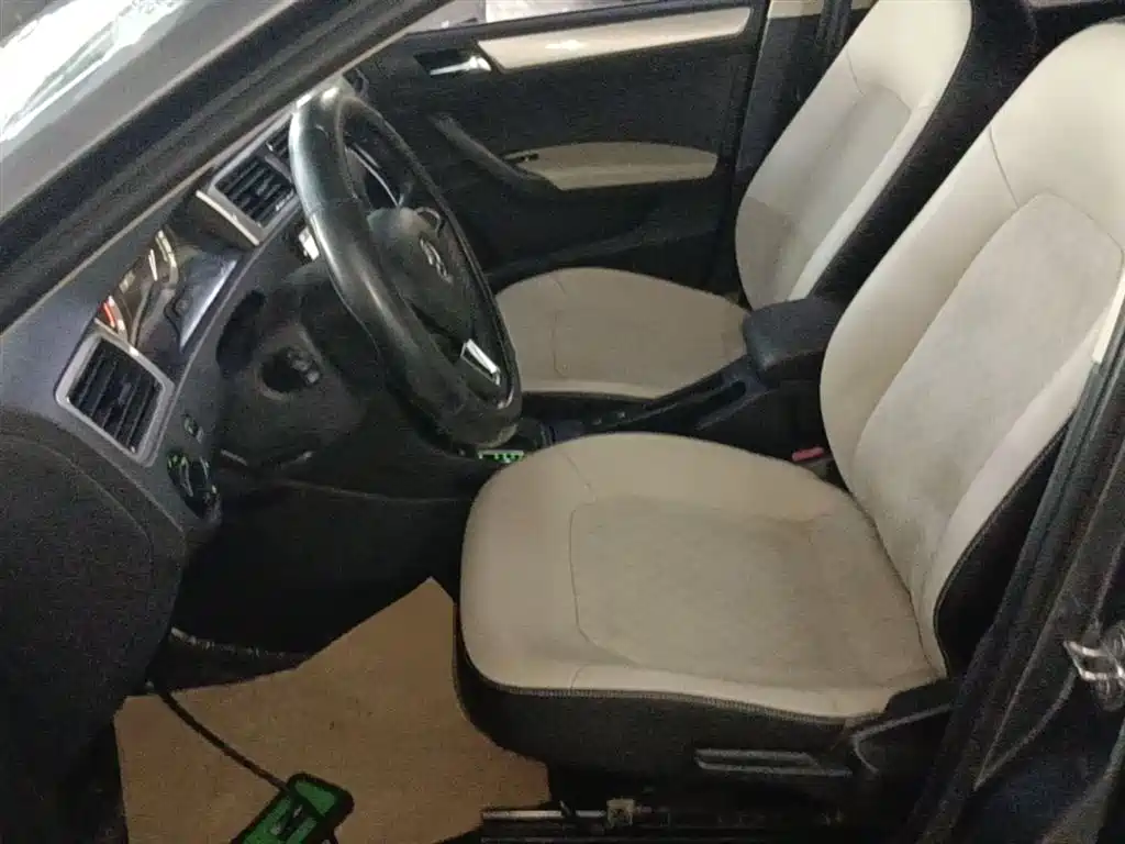 Škoda Rapid 2018 1.6L Automatic Comfort Edition фото 15