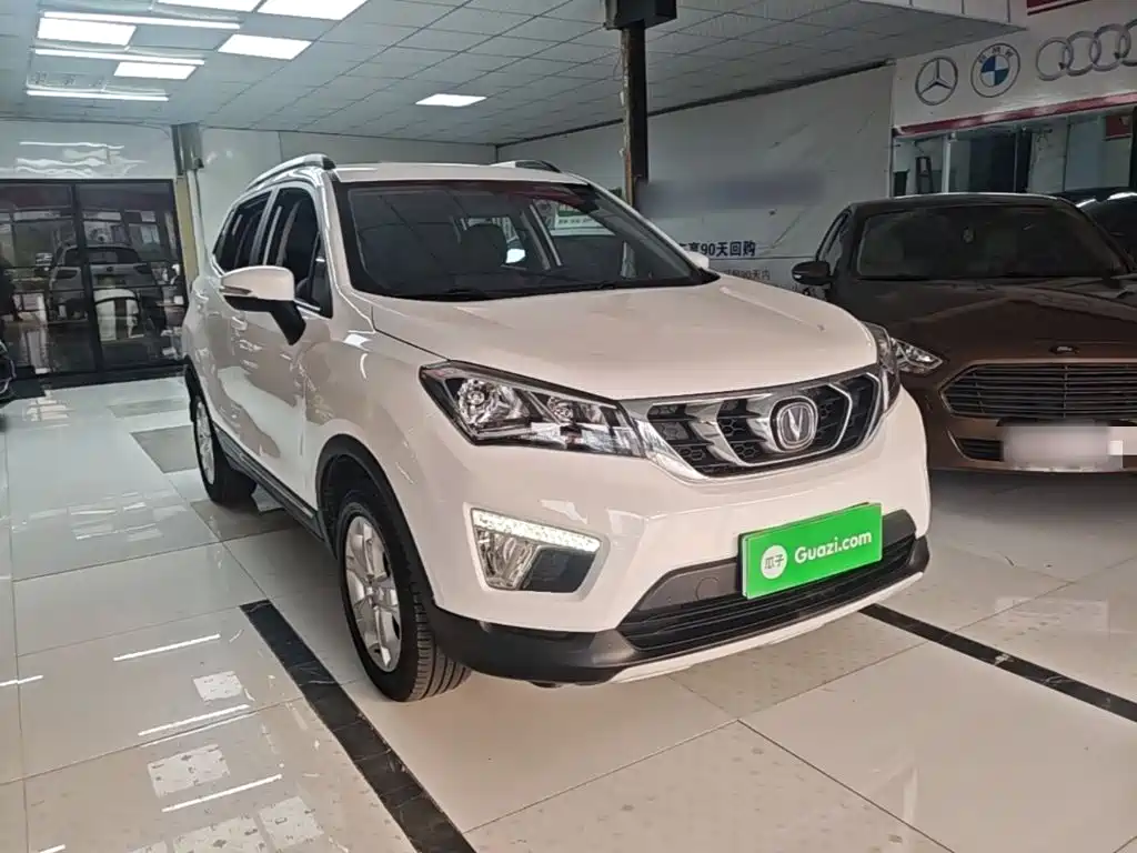 Фото 4 - Changan CS15