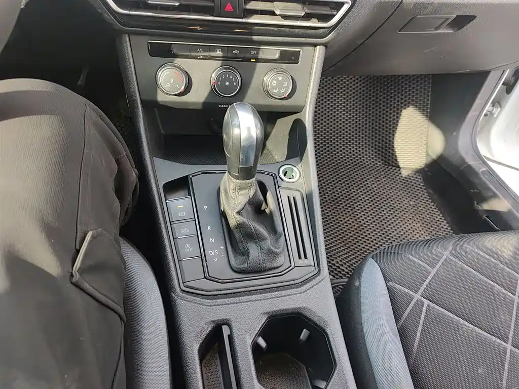 Volkswagen Lavida 2023 Facelift 1.5L Auto Comfort Edition фото 10