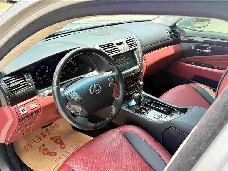 Photo 9 - Lexus LS