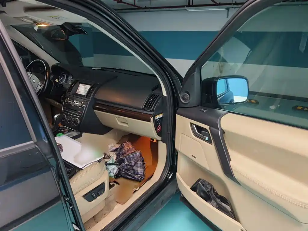 Land Rover Freelander 2 2015 2.2T SD4 XS Collector's Edition фото 20