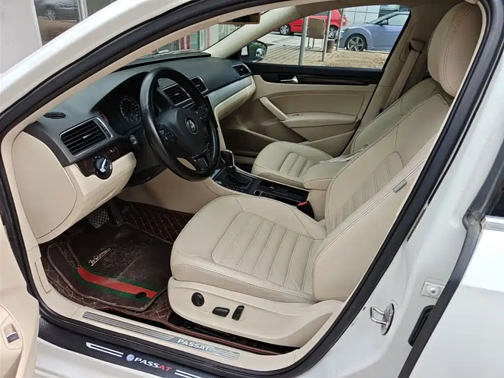 Volkswagen Passat 2014 1.8TSI DSG Executive Edition фото 15
