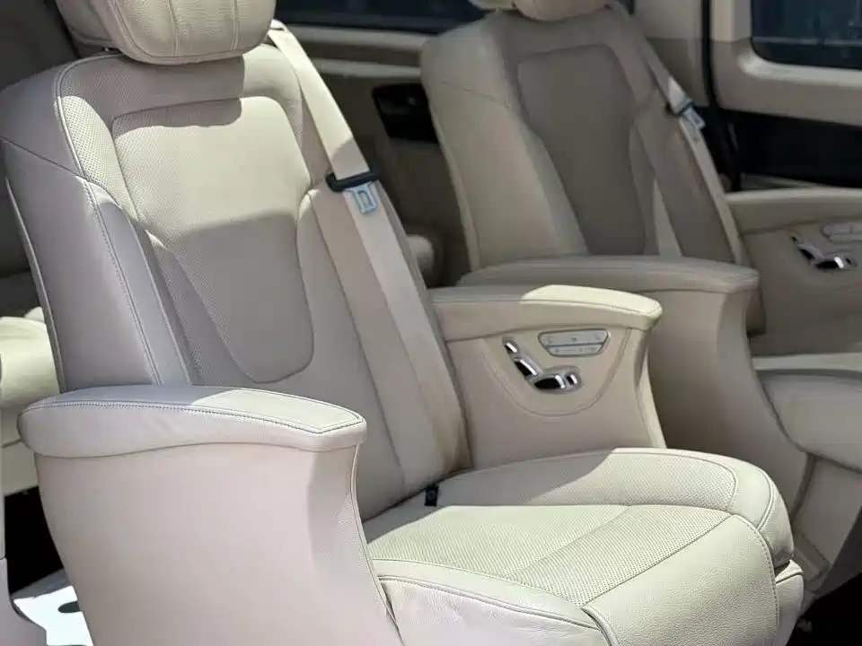 Mercedes-Benz V-Class 2018 V 260 L Premium Long Wheelbase Edition China VI фото 12