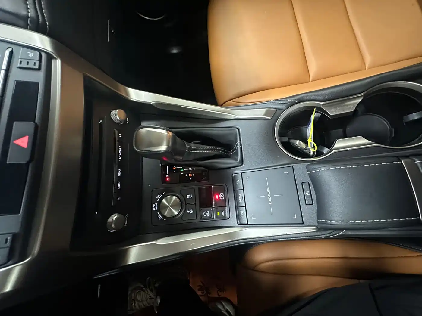 Фото 23 - Lexus NX