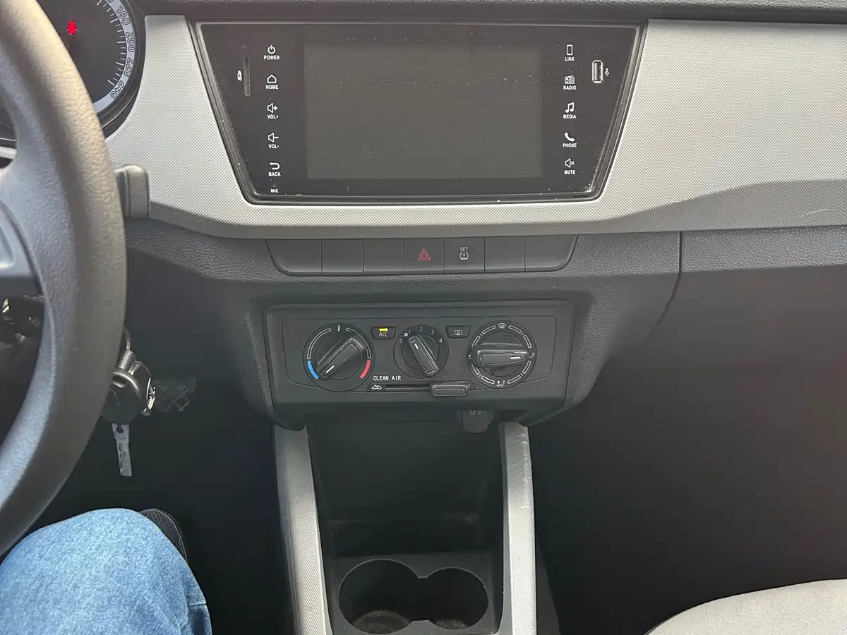 Škoda Fabia 2017 1.4L Manual Forward Edition фото 12