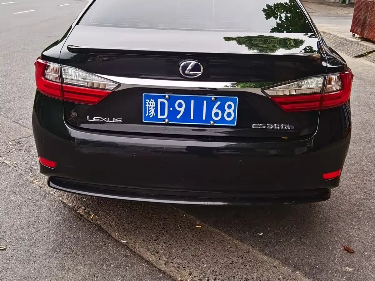 Lexus ES 2015 300h Comfort Edition фото 18