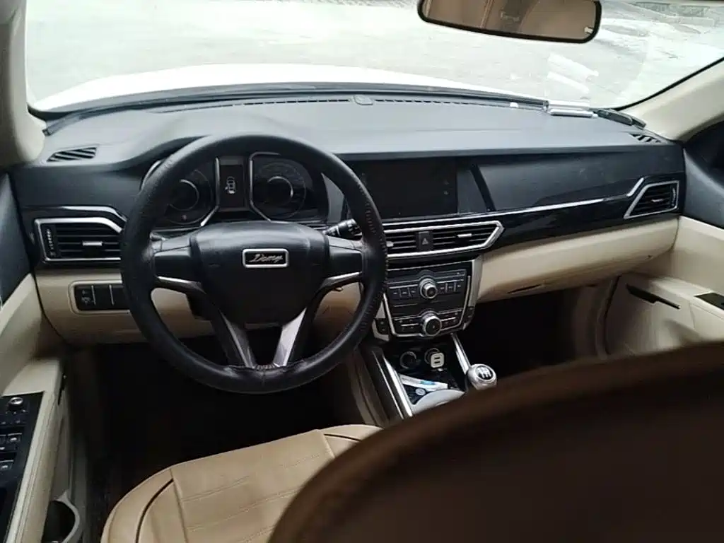 Фото 16 - Zotye Damai X5