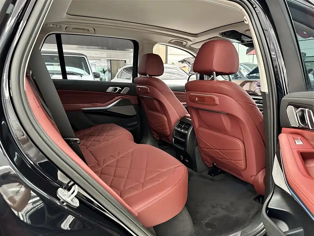 BMW X5 2023 xDrive 30Li Premium M Sport Black Night Package фото 15