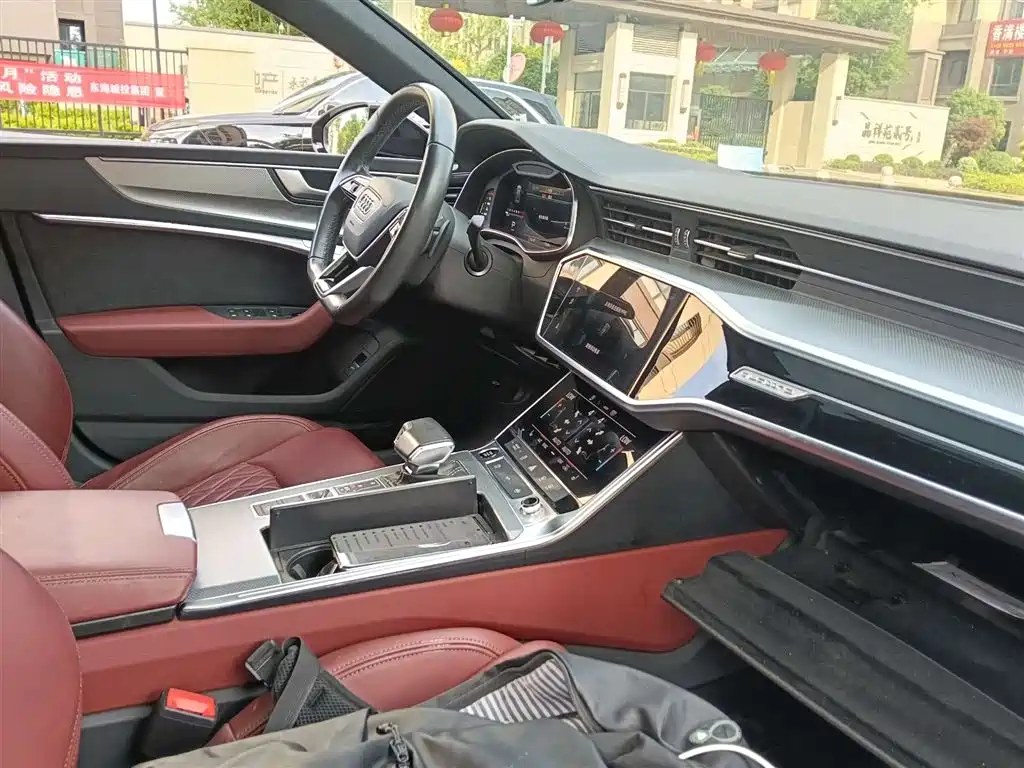 Audi A7L 2024 45 TFSI quattro Black Warrior Edition фото 11