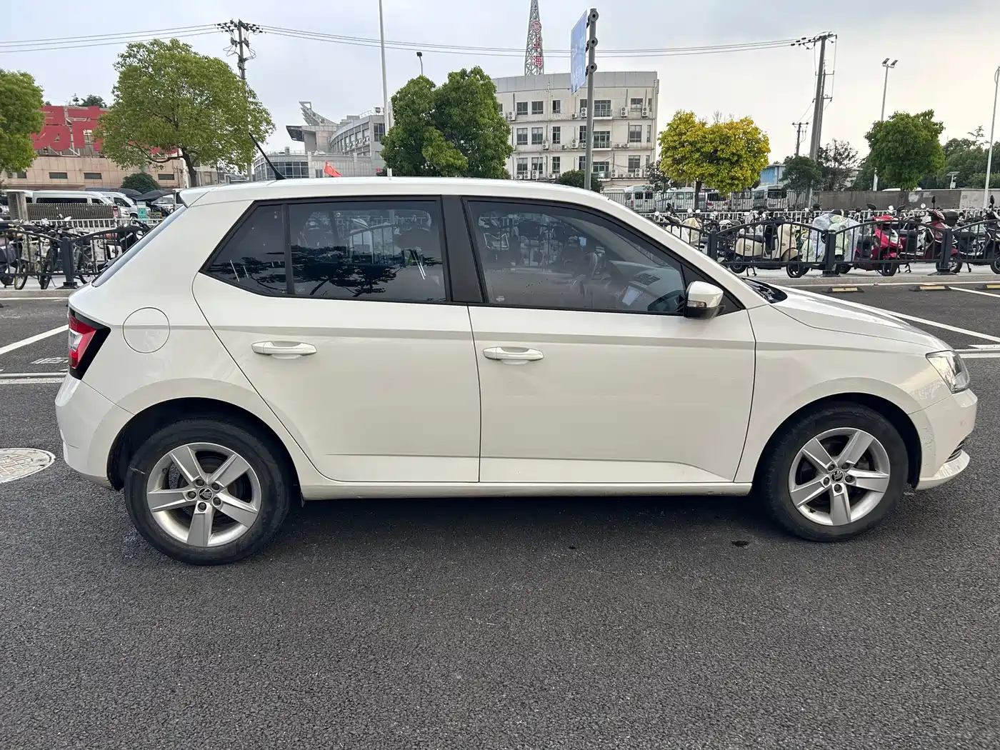 Škoda Fabia 2017 1.4L Manual Forward Edition фото 13