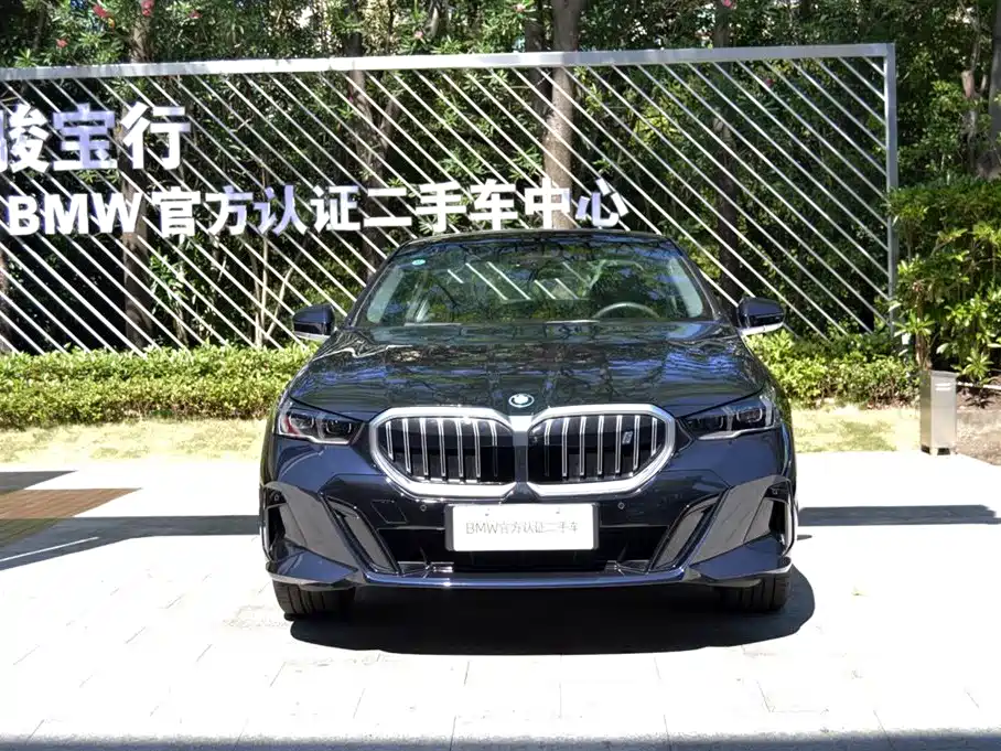 2025 BMW i5