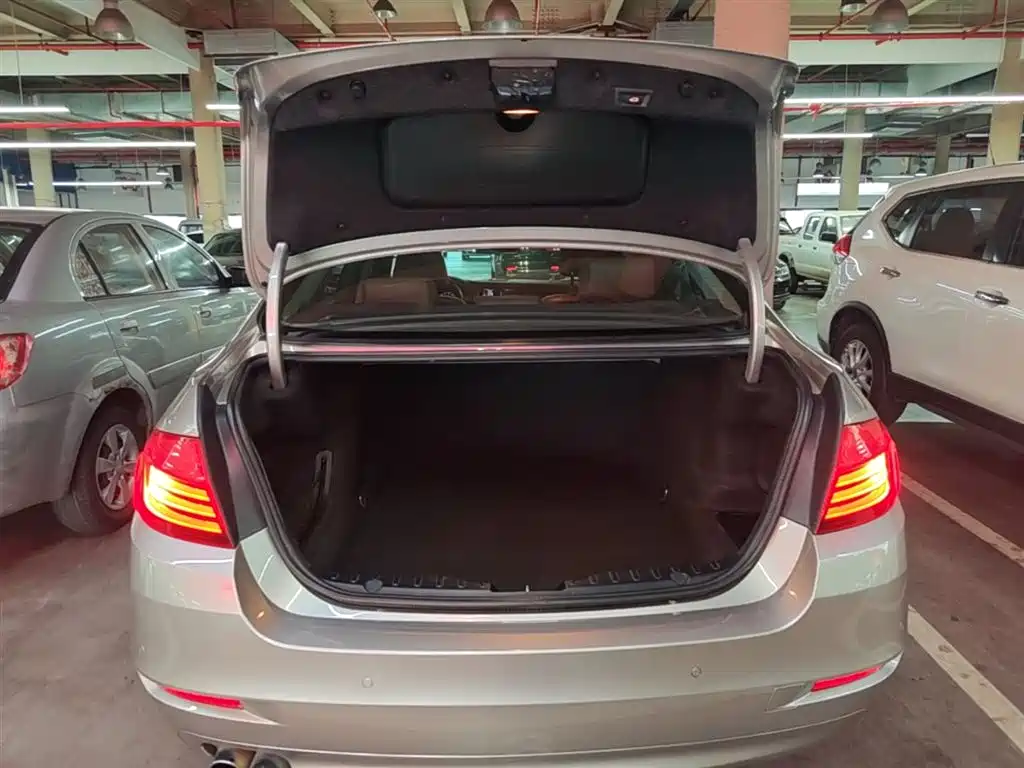 BMW 5 Series 2017 528Li Leading Edition фото 19