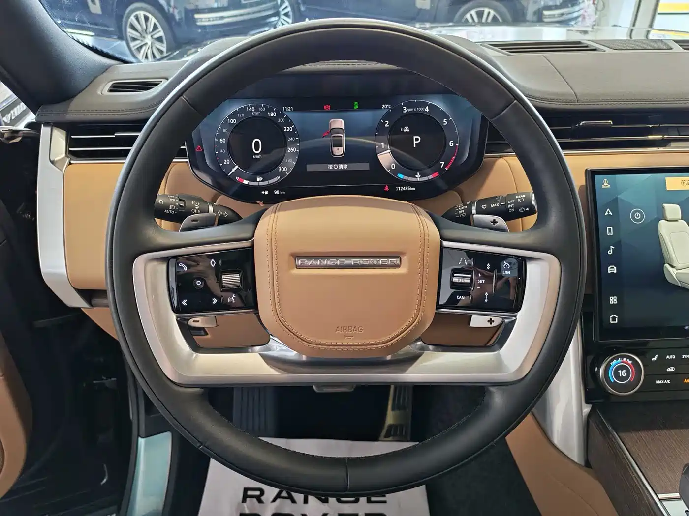 Land Rover Range Rover 2023 3.0 L6 400PS Golden Age 7-Seater Long Wheelbase фото 8